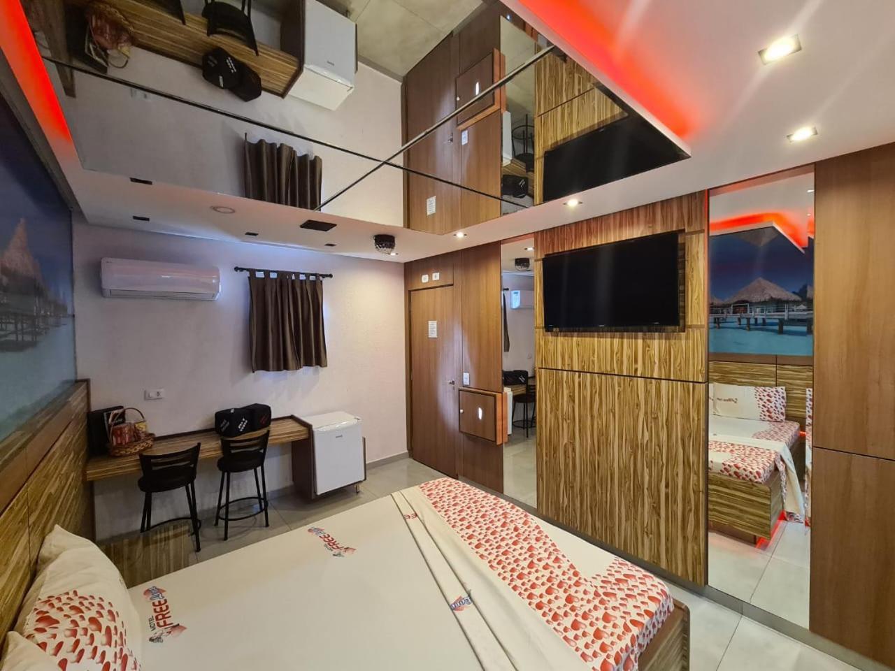 Motel Free Love — Photos 1